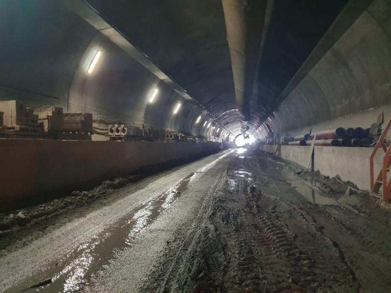 Lewy tunel w ciągu drogi ekspresowej S7 Naprawa - Skomielna Biała przebity