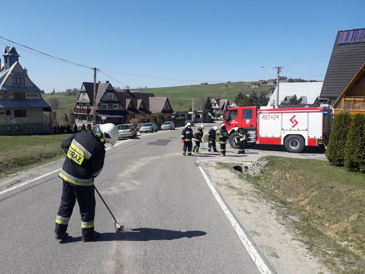 Strażacy usunęli plamę oleju w Czerwiennem (zdjęcia)