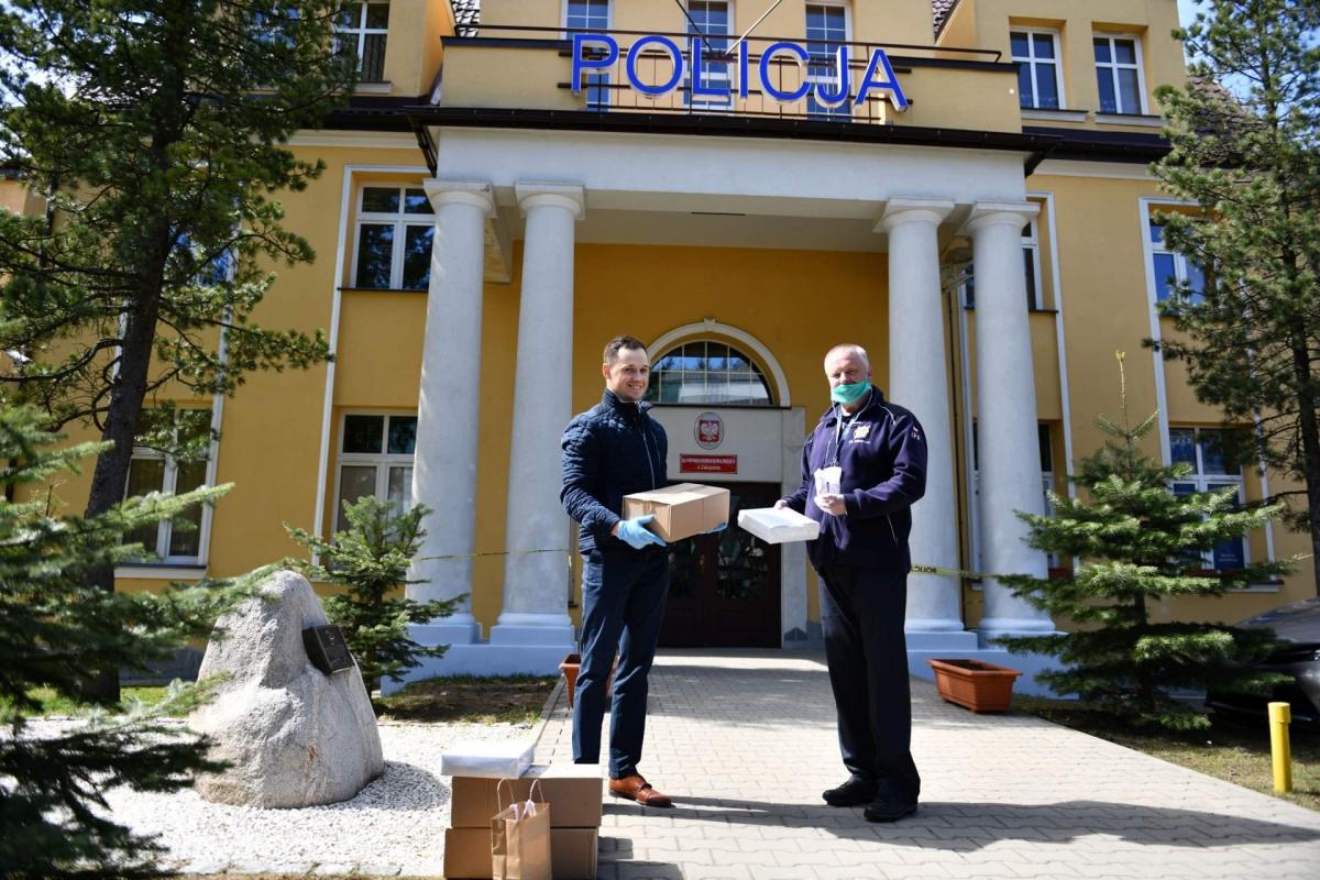 Świąteczny prezent dla policjantów od tatrzańskiego restauratora