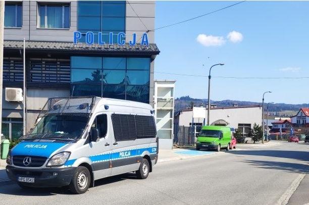 Nowotarska policja apeluje o pozostanie w domach podczas Świąt Wielkanocnych