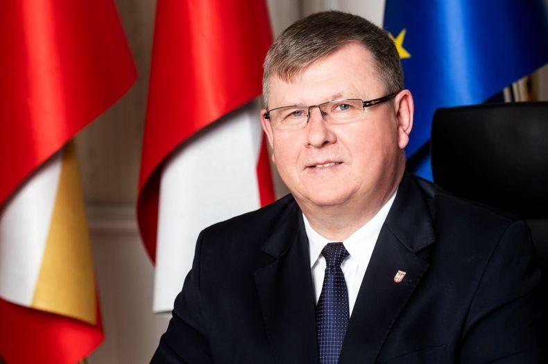 List marszałka Witolda Kozłowskiego do mieszkańców województwa małopolskiego - zostańmy w domach, nie wychodźmy na pole