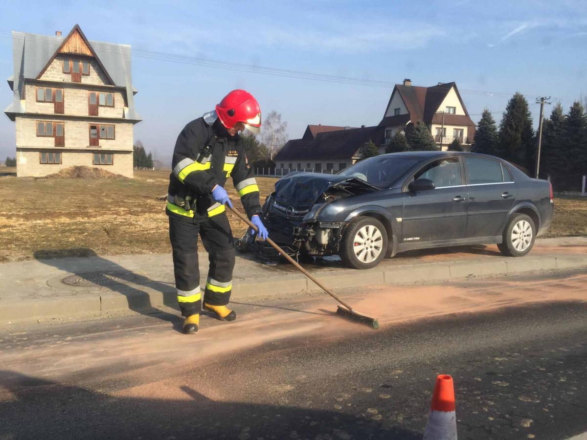 Zderzenie samochodów w Ludźmierzu (zdjęcia)