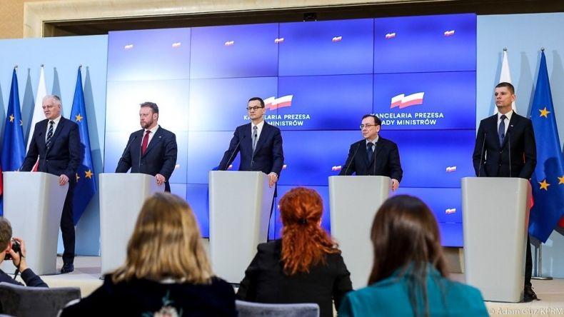 Imprezy masowe odwołane, kontrole na granicach