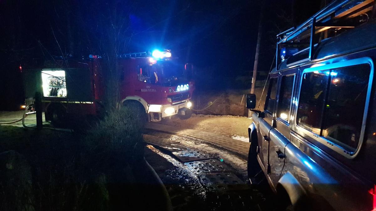 Nocny pożar w Sieniawie (zdjęcia)