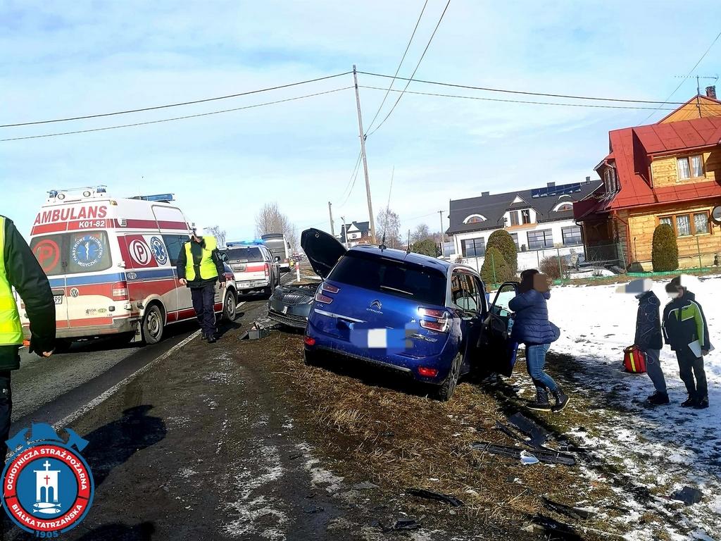 Groźne zderzenie samochodów osobowych w Białce Tatrzańskiej (zdjęcia)