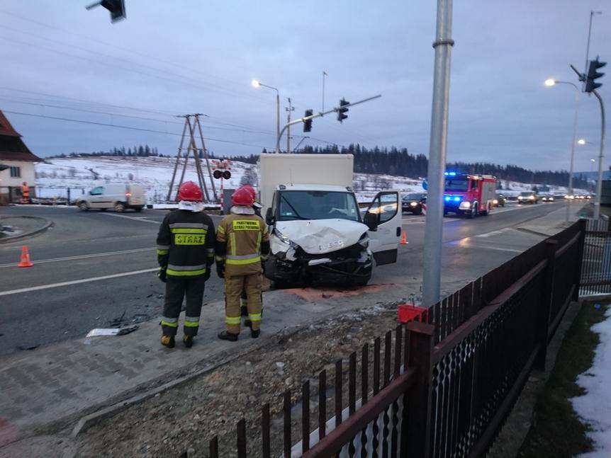 Groźne zderzenie dwóch  busów w Szaflarach (zdjęcia)