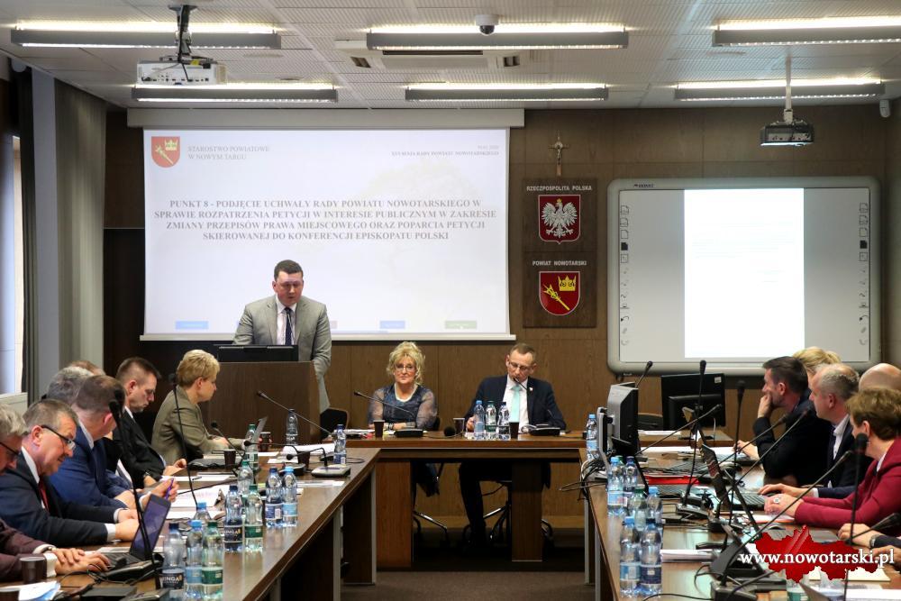 Nowotarski nie poprze petycji ws. intronizacji Chrystusa