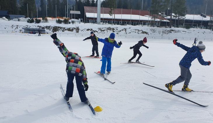 Młodzi zakopiańczycy poznają tajniki sportów zimowych