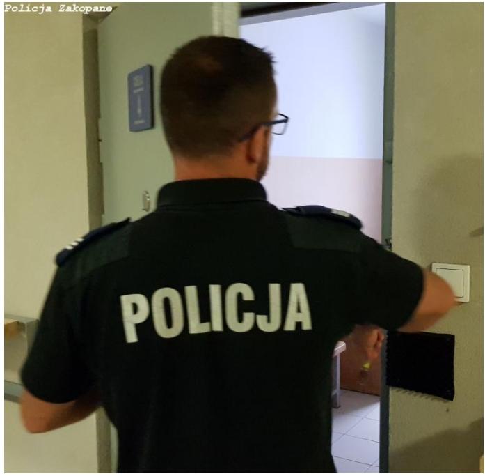 37-latek zaatakował ratownika medycznego a nietrzeźwa kobieta znieważyła policjantów