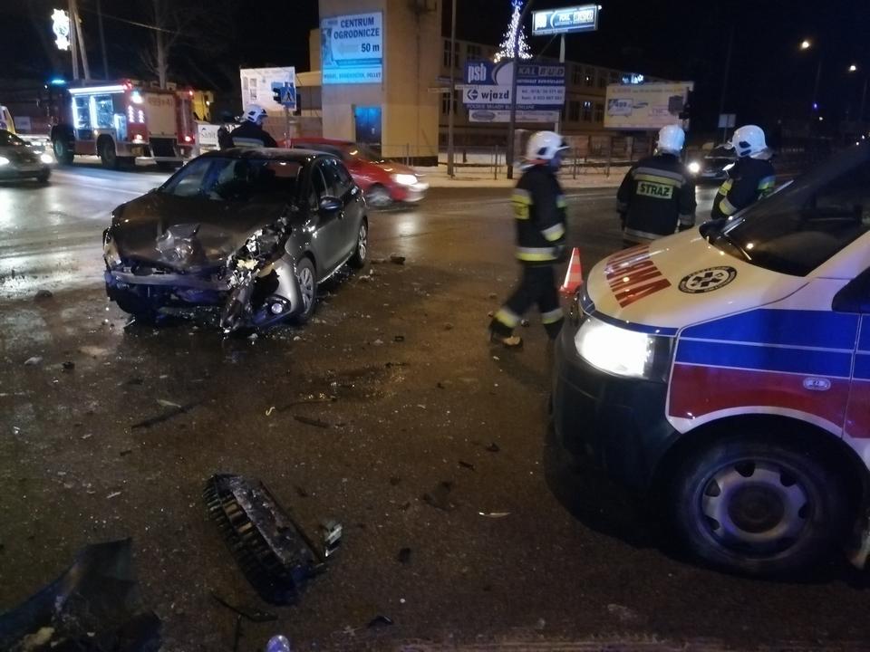 Groźne zderzenie dwóch samochodów osobowych w Czarnym Dunajcu (zdjęcia)