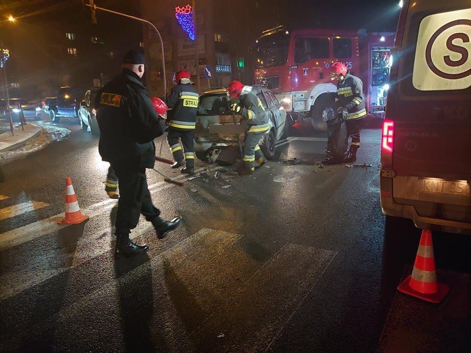 Zderzenie 3 samochodów pod baranami w Nowym Targu (zdjęcia)