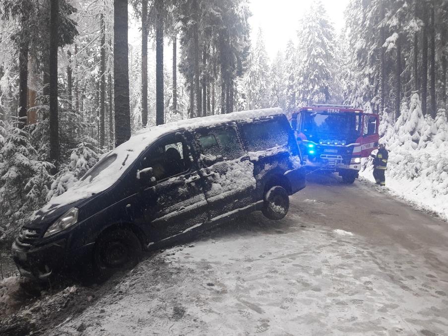 Trudne warunki na drogach Podhala (zdjęcia)