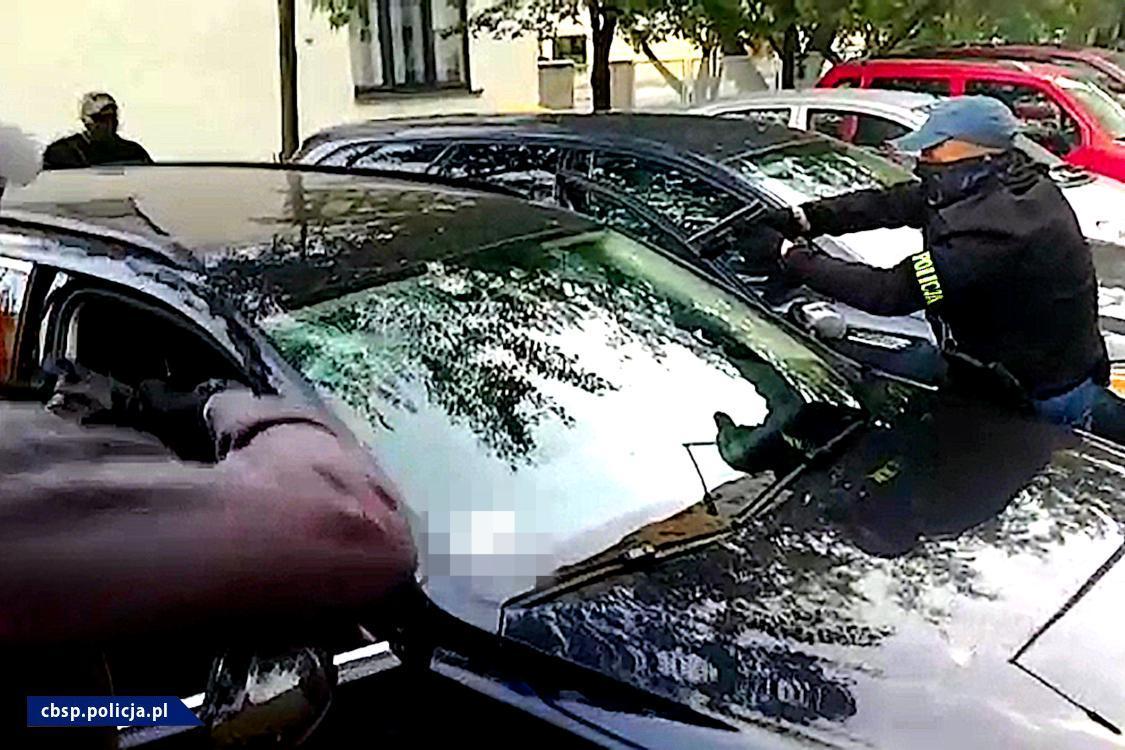 Napadali udając policjantów - CBŚP wraz z nowotarskimi i krakowskimi policjantami rozbiło gang