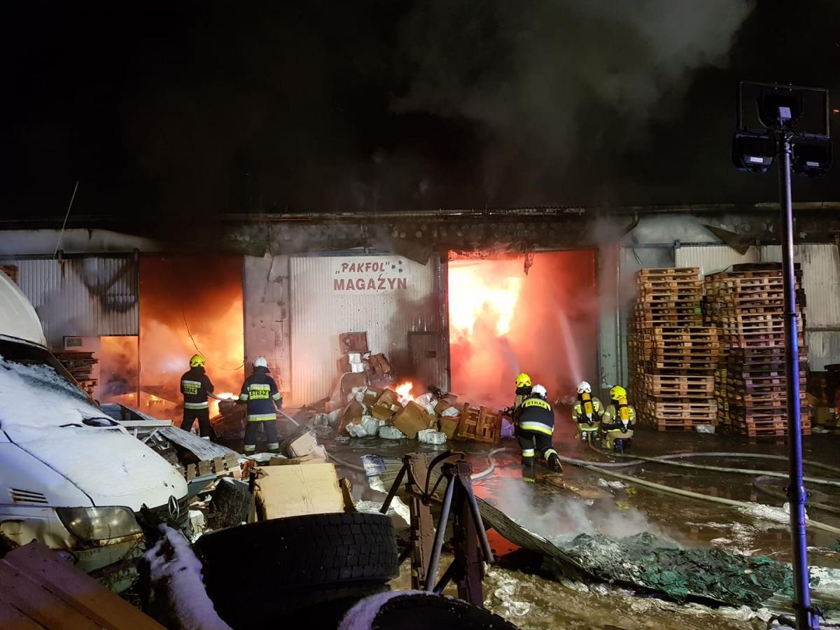 Wielki pożar w Szaflarach, akcja strażaków w trudnych warunkach [ZDJĘCIA]