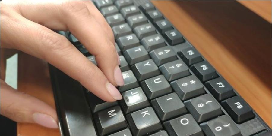 Robisz zakupy w sieci? Uważaj na internetowych oszustów !