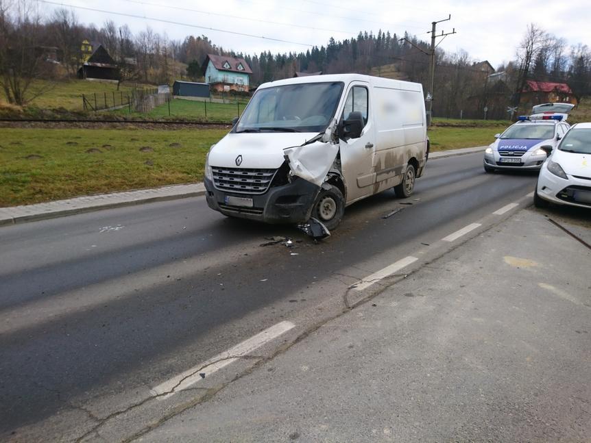 Kolizja dwóch aut w Sieniawie (zdjęcia)