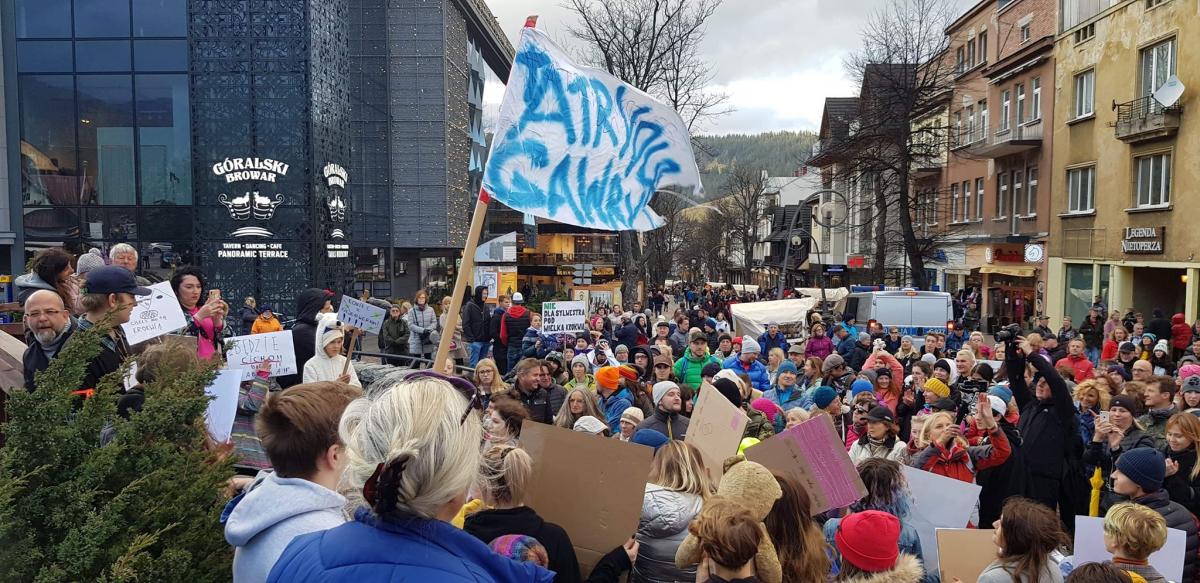 Manifestowali przeciwko sylwestrowi na Wielkiej Krokwi [ZDJĘCIA,FILM]