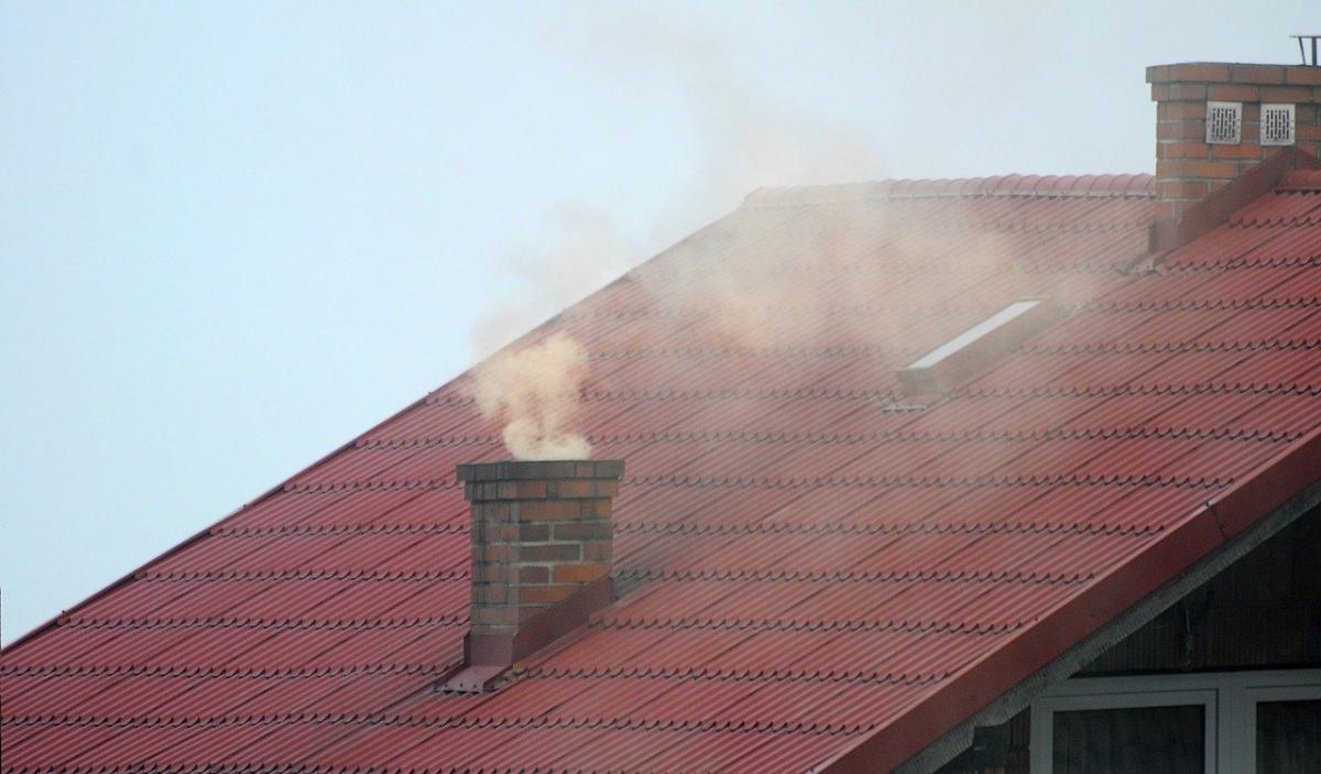 Nowotarżanie palą odpady w piecach. Burmistrz apeluje