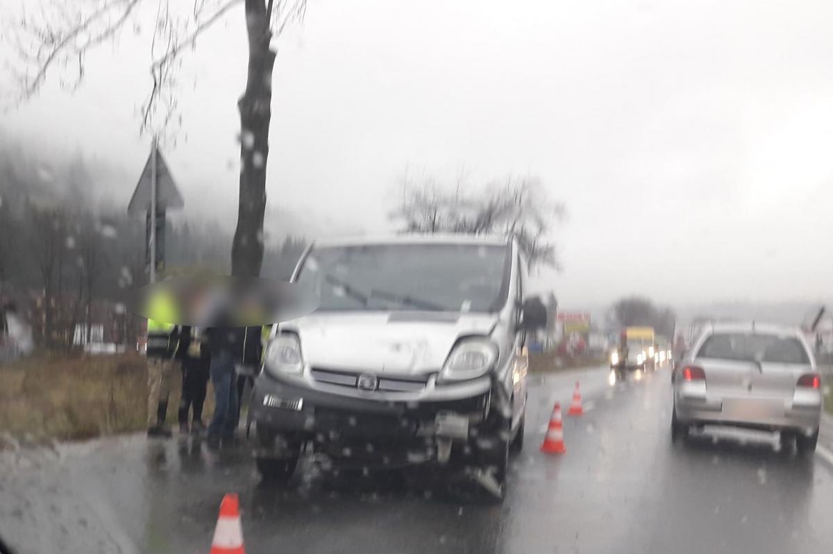 Kolizja czterech aut na Ustupie (zdjęcia)