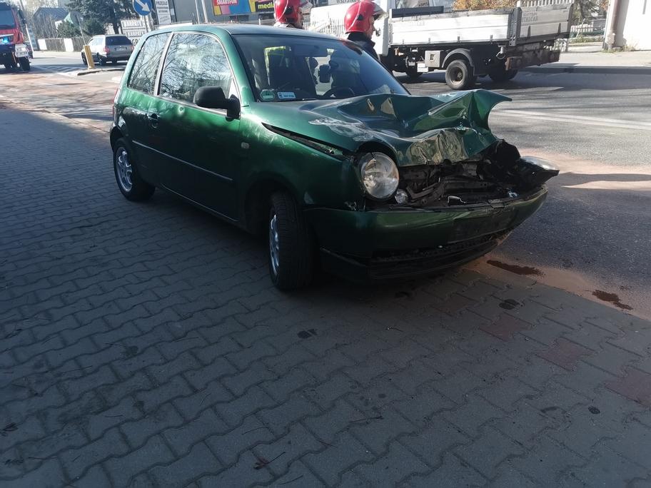 Najechanie na tył samochodu na ulicy Kolejowej w Nowym Targu (zdjęcia)