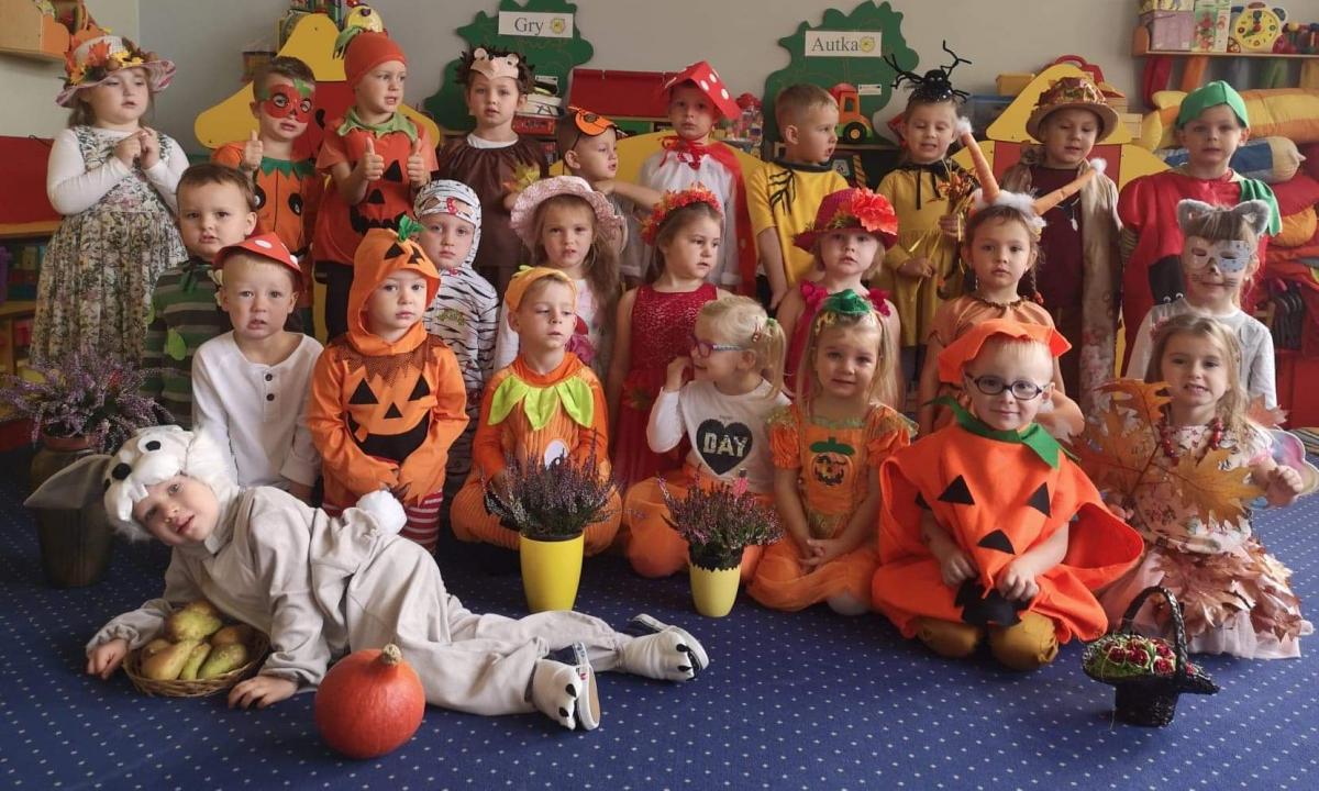 Jesienny bal przebierańców w Piekielniku