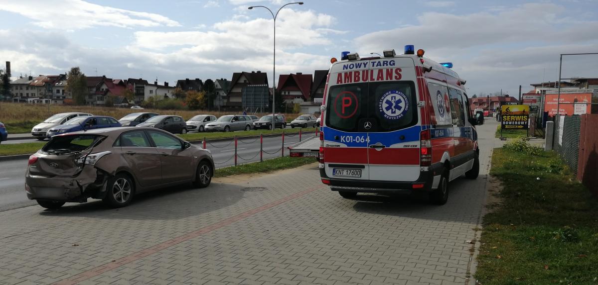 Kolizja za wiaduktem w Nowym Targu (zdjęcia)
