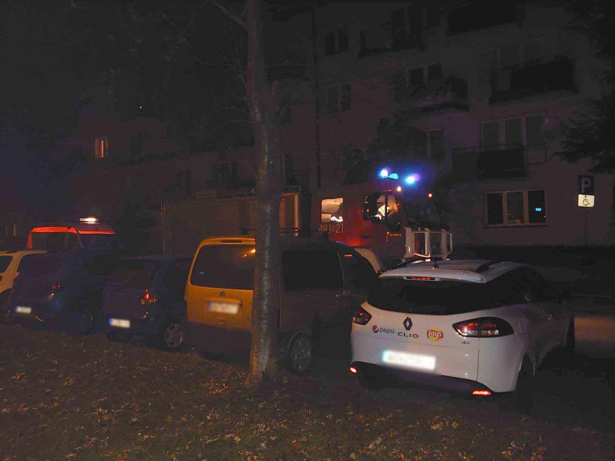 Nowy Trag. Pijany  mężczyzna odkręcił gaz w mieszkaniu, twierdził, że jego żona nie żyje - interweniowała policja (zdjęcia)