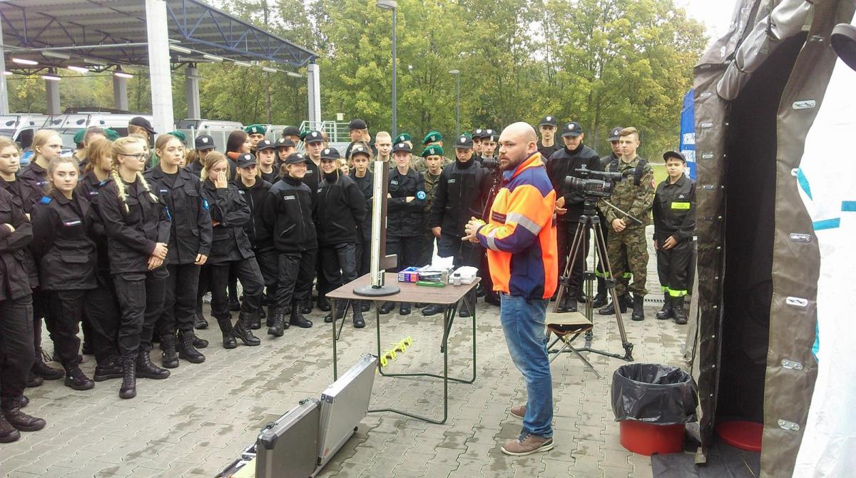 Dla mundurowej młodzieży – policja w atrakcyjnej pigułce