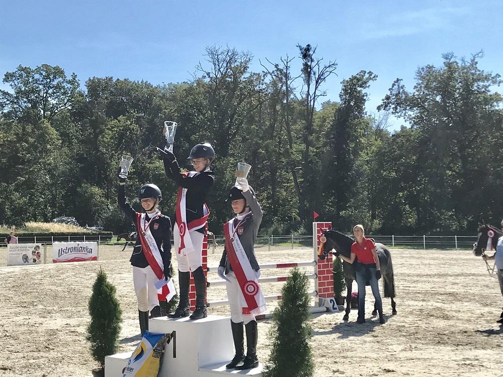 Klub Jeździecki Czarny Dunajec z medalami