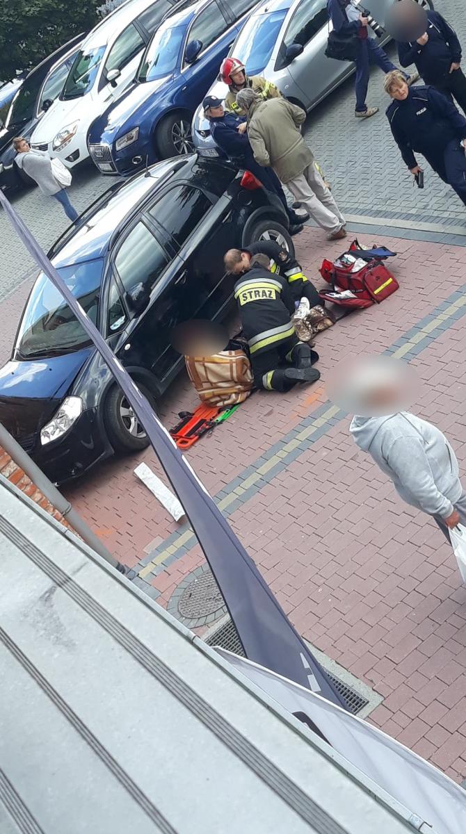 Rabka-Zdrój. Groźny wypadek z udziałem pieszych - dziecko zabrane śmigłowcem do szpitala w Krakowie (zdjęcia)