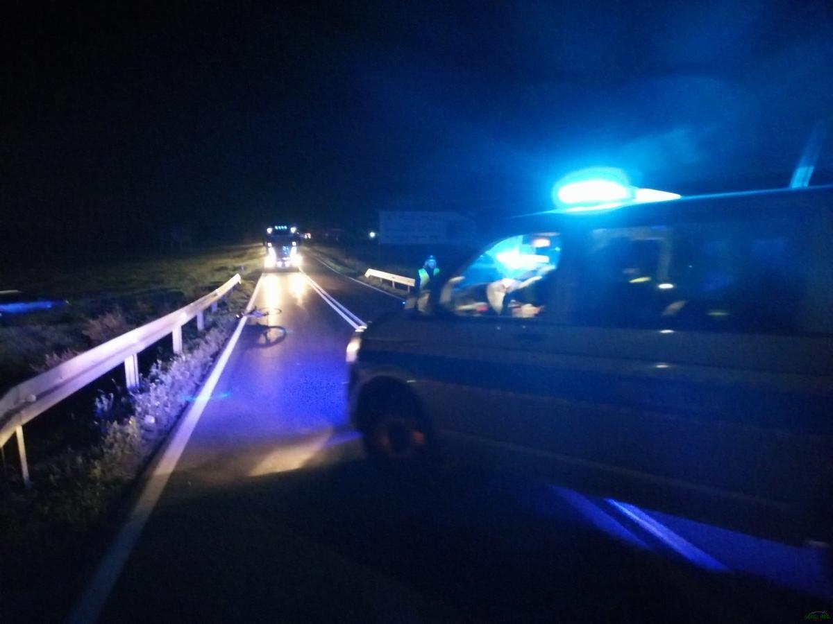 Groźne potrącenie rowerzysty pomiędzy Piekielnikiem i Jabłonką (zdjęcia)