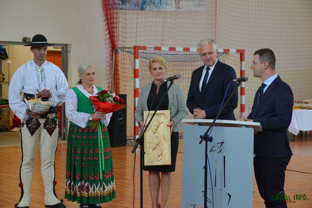 Premier Jarosław Gowin na inauguracji roku szkolnego w Cichem (zdjęcia)
