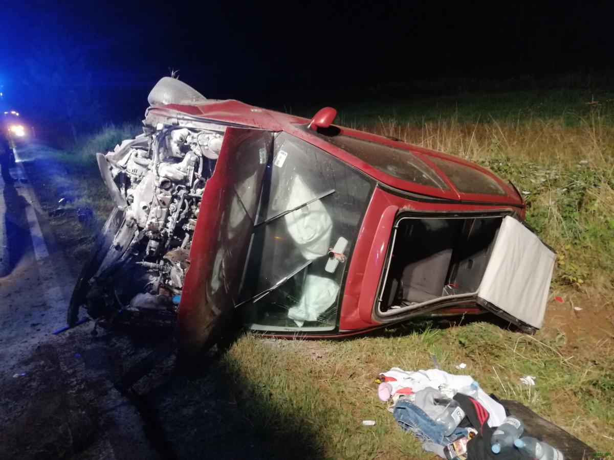 Groźne dachowanie w Czarnym Dunajcu (zdjęcia)