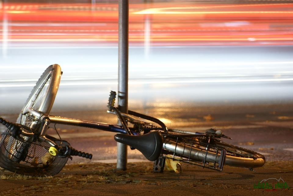Chochołów. Zderzenie roweru z samochodem - rowerzysta z urazem trafił do szpitala