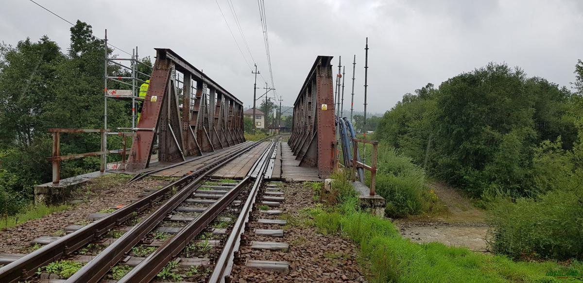 Remont mostu kolejowego w Lasku (zdjęcia)