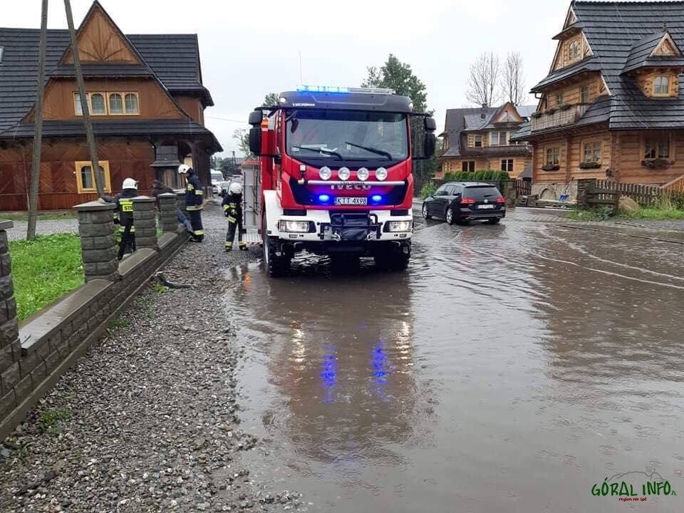Zalana droga w Witowie (zdjęcia)