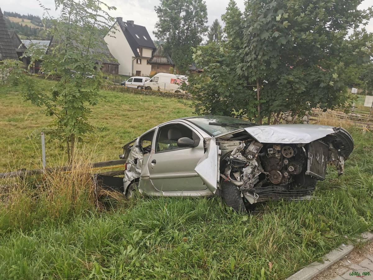 Wypadek w Białym Dunajcu - 4 osoby zabrane do szpitala (zdjęcia)
