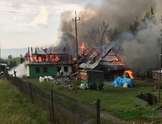 Pożar drewnianego domu w Leśnicy (zdjęcia)