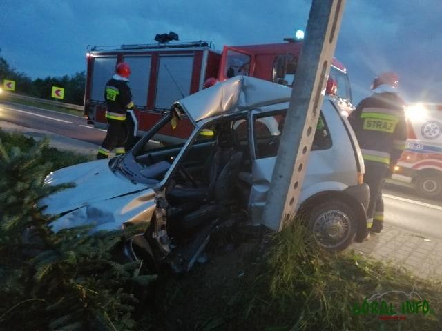 Ludźmierz. Cinquecento wjechało w latarnię (zdjęcia)