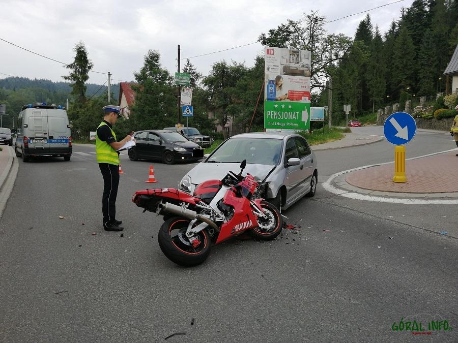 Zderzenie osobówki i motocyklu na Kowańcu w Nowym Targu (zdjęcia)