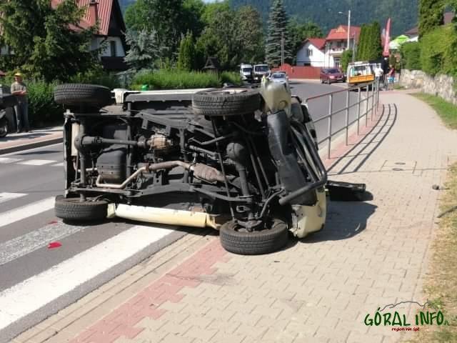 Samochód na boku w Szczawnicy (zdjęcia)
