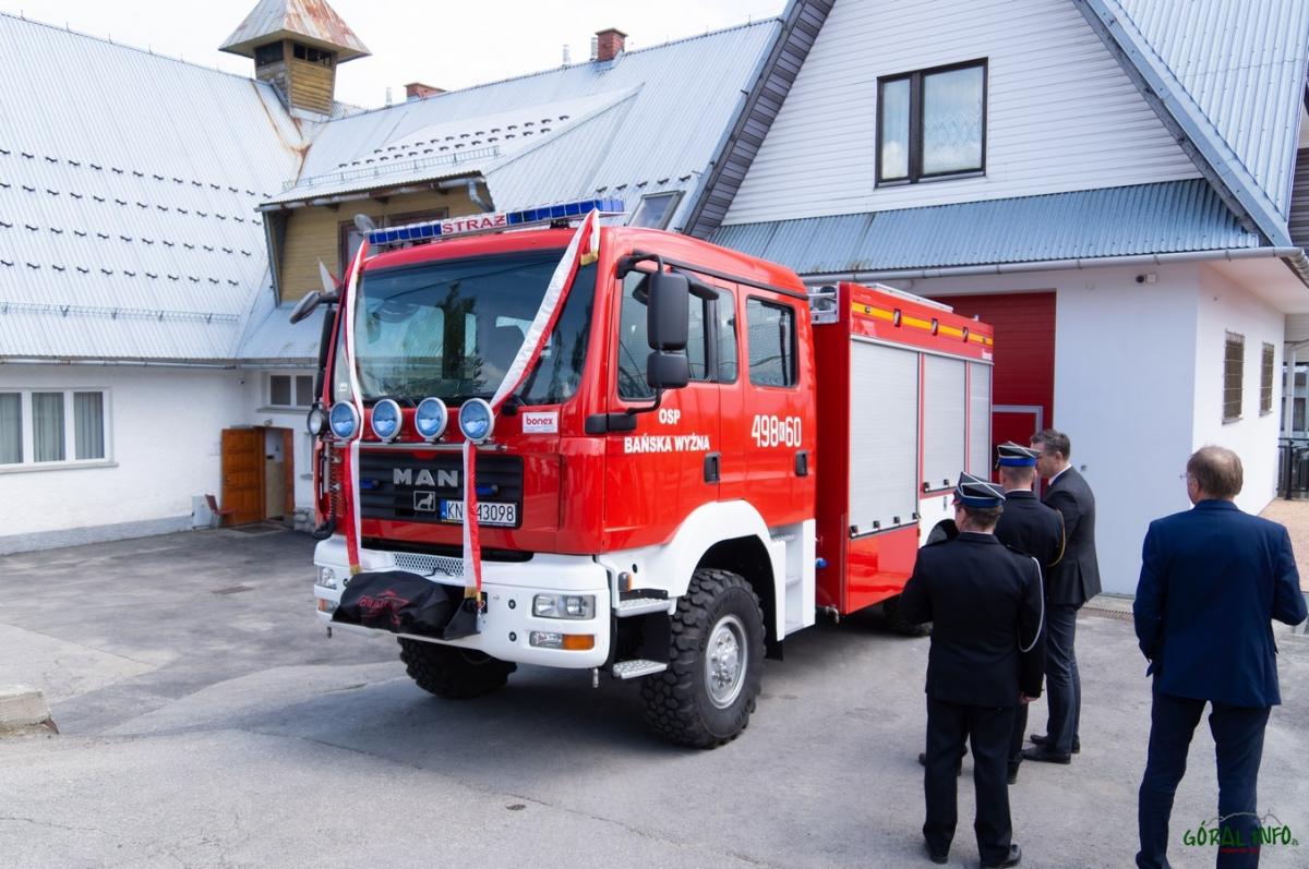 Poświęcenie samochodu strażackiego OSP Bańska Wyżna (zdjęcia)
