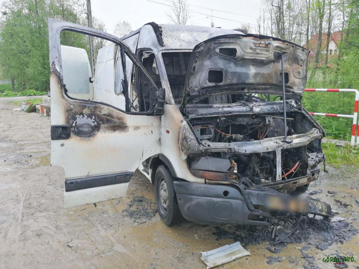 Pożar samochodu w Cichem Górnem (zdjęcia)