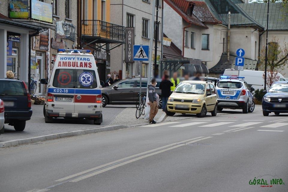 Czarny Dunajec. Rowerzystka najechała na samochód osobowy (zdjęcia)
