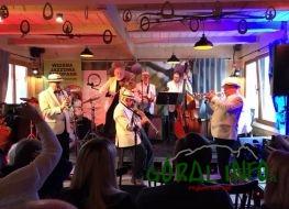 Deszczowa piosenka na Jazzowym Pikniku (zdjęcia)