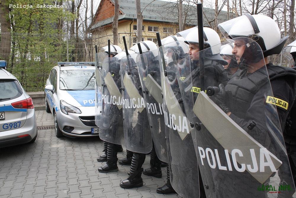 Policyjne zabezpieczenie meczu Watra Białka Tatrzańska – Unia Tarnów (zdjęcia)