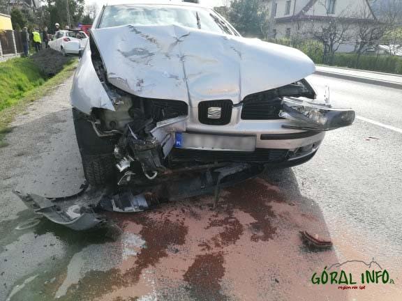 Zderzenie samochodów w Mszanie Dolnej - jedna osoba poszkodowana zabrana do szpitala
