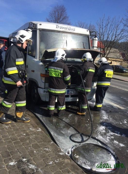 Zubrzyca Dolna. Pożar autokaru przewożącego dzieci (zdjęcia)