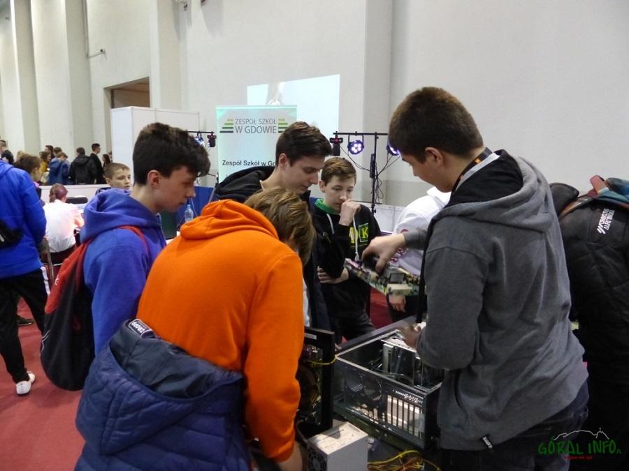 Łapszańscy uczniowie na Targach Edukacyjnych w Krakowie (zdjęcia)