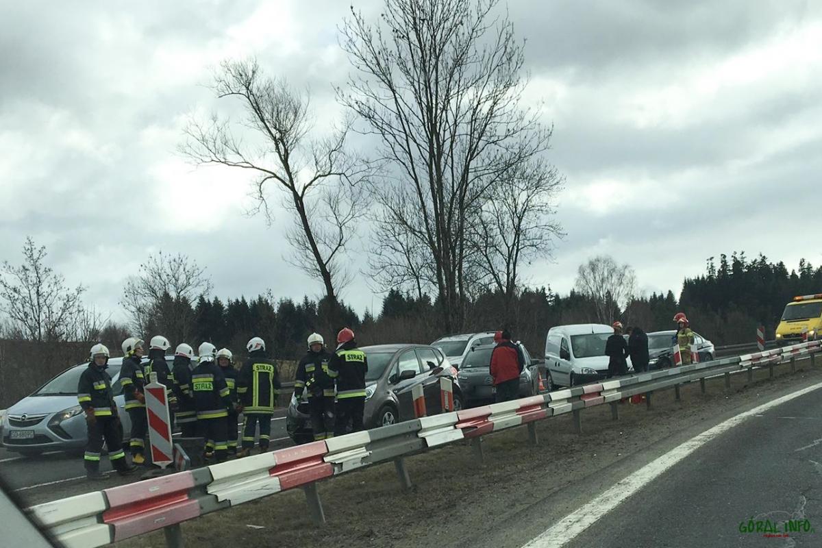 Zderzenie 5 samochodów na zakopiance w Chabówce (zdjęcia)